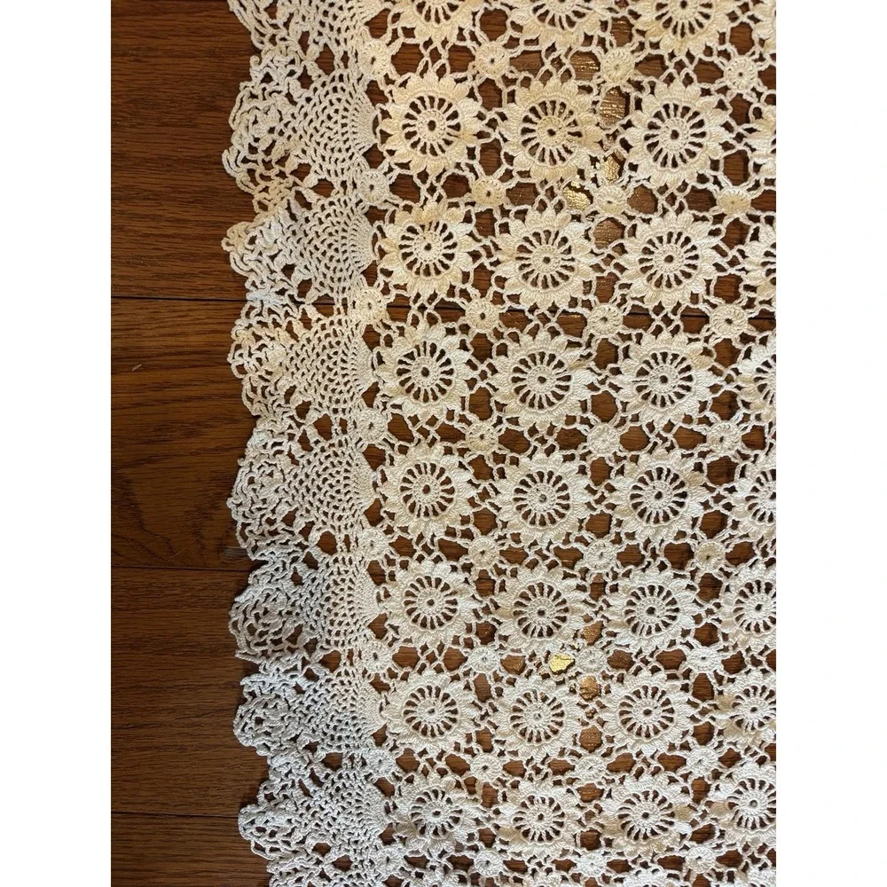Vintage Handmade Crochet Tablecloth Daisy Wheel Pattern Cream 36x36 Scallop